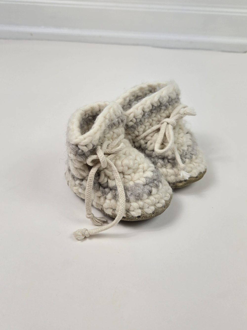 Hand Knit Wool Baby Booties Suede Sole Gray White Cottagecore Neutral Size 3